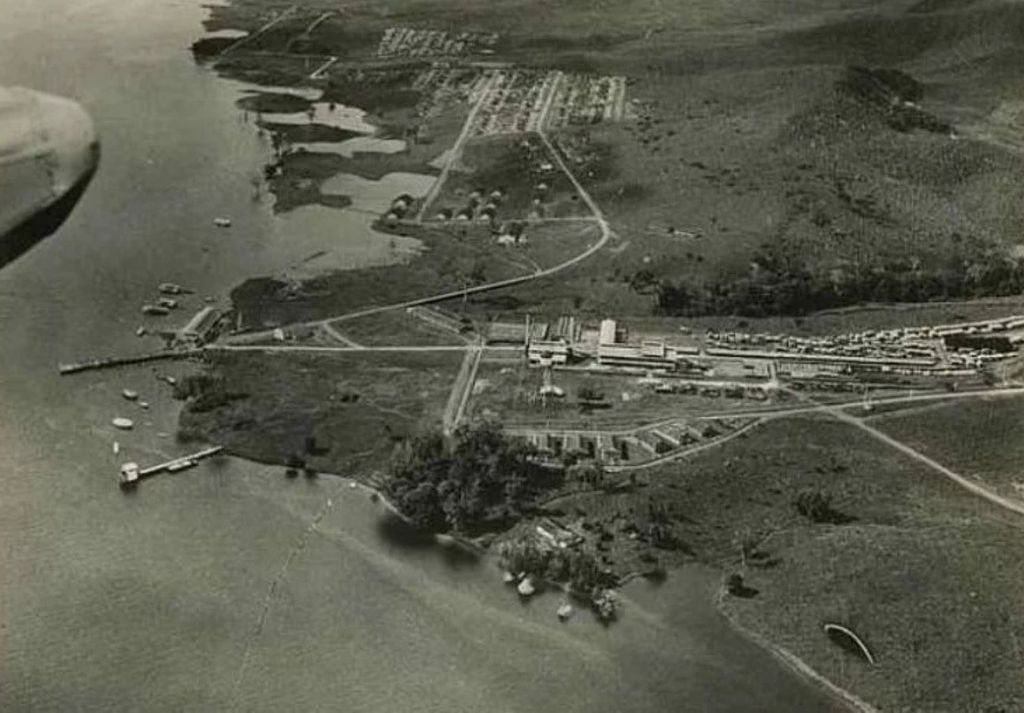 Vista aérea da Fordlândia em sua localidade inicial, no estado do Pará, às margens do Rio Tapajós. Créditos: public domain Vista aérea da Fordlândia em sua localidade inicial, no estado do Pará, às margens do Rio Tapajós. Créditos: public domain