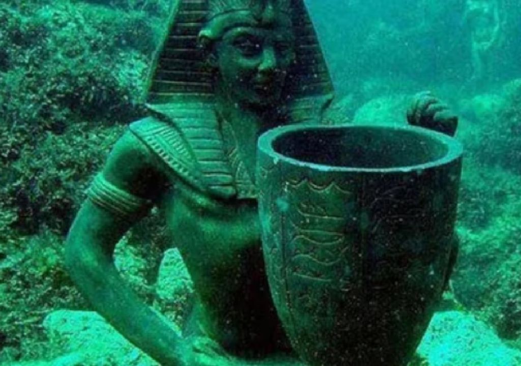 Antigua Ciudad de Alejandría, Egipto bajo el agua Antigua Ciudad de Alejandría, Egipto bajo el agua