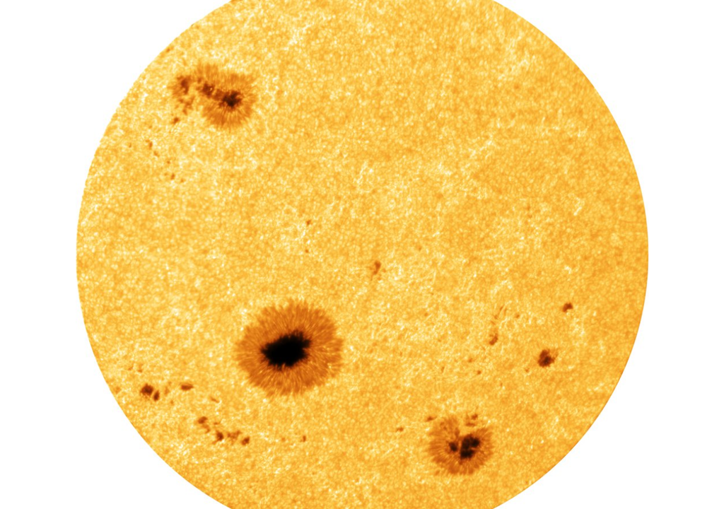 Imagen única del Sol, tomada con el Telescopio de la Torre de Vacío de Tenerife. Imagen única del Sol, tomada con el Telescopio de la Torre de Vacío de Tenerife.